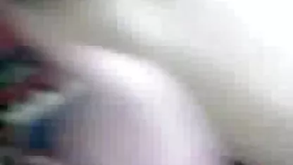 ، او شروع به بوسه دختر سکس کوس ویدیو خود را لمس ضرب و شتم